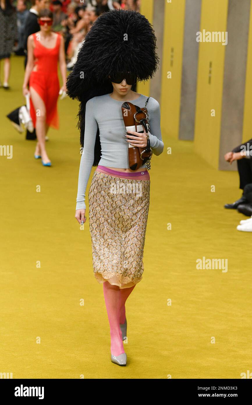 Milano, Italia. 24th Feb, 2023. GUCCI Autunno-Inverno 2023-2024 durante la settimana della Moda di Milano il 2023 febbraio - Milano; Italia 24/02/2023 Credit: dpa/Alamy Live News Foto Stock