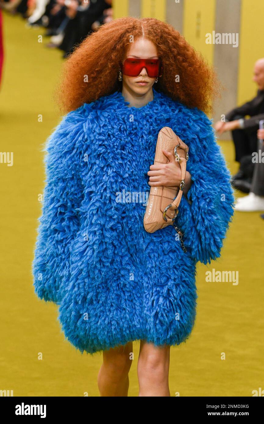 Milano, Italia. 24th Feb, 2023. GUCCI Autunno-Inverno 2023-2024 durante la settimana della Moda di Milano il 2023 febbraio - Milano; Italia 24/02/2023 Credit: dpa/Alamy Live News Foto Stock