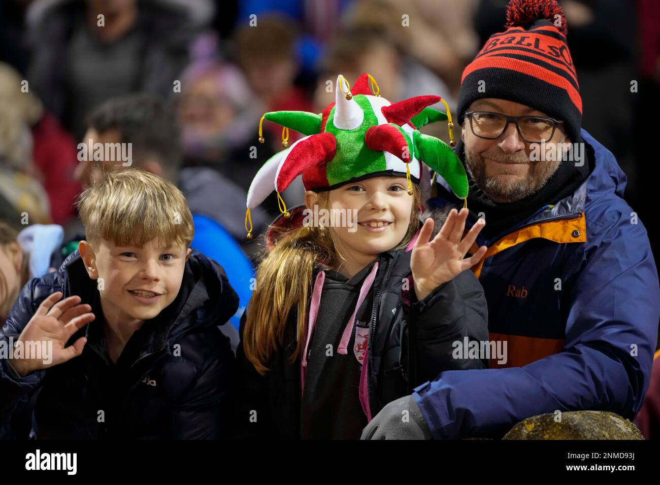 Tifosi del Galles prima della partita delle sei Nazioni 2023 U20 Galles vs Inghilterra allo Stadiwm CSM, Colwyn Bay, Regno Unito, 24th febbraio 2023 (Foto di Steve Flynn/News Images) Foto Stock