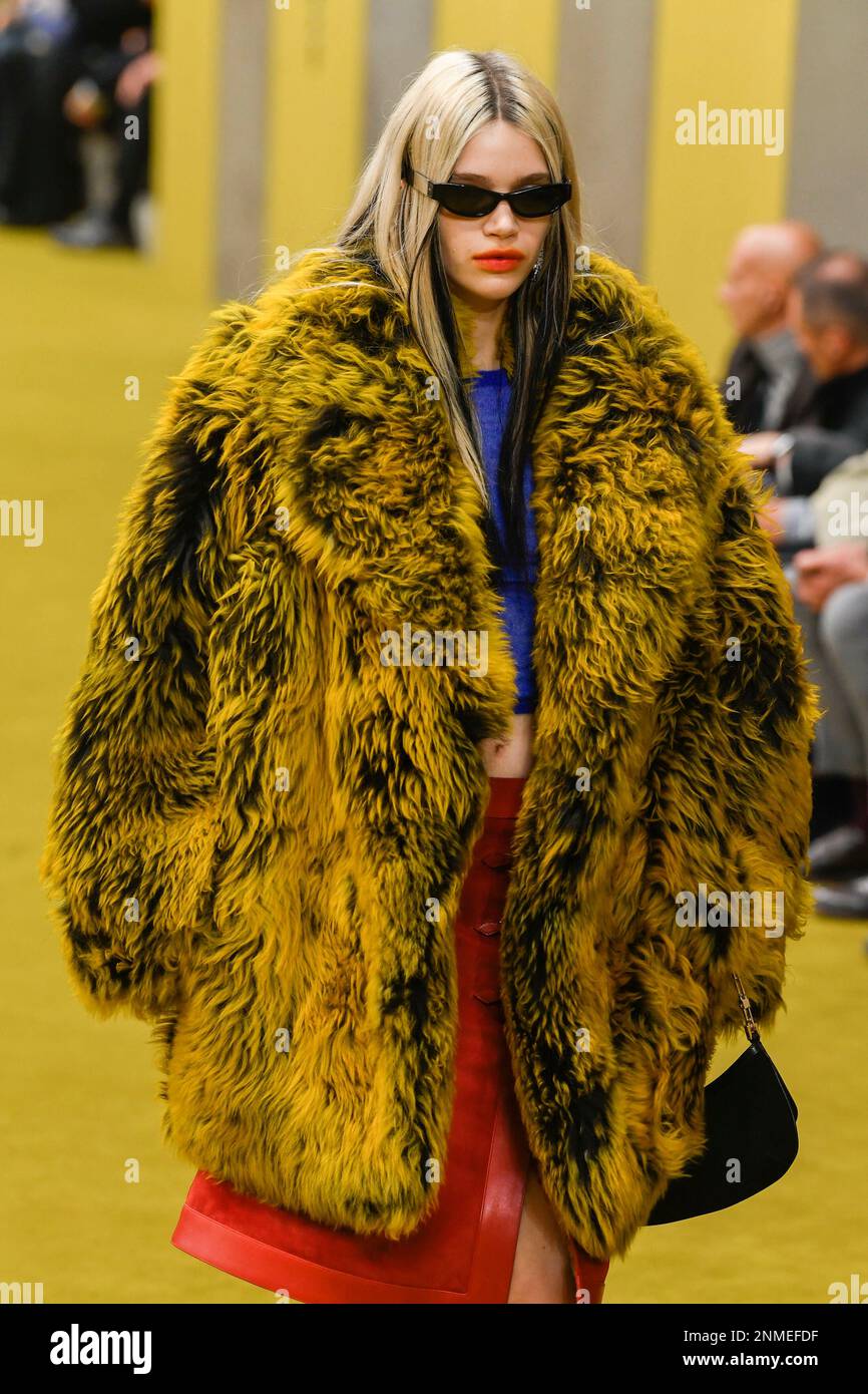 Milano, Italia. 24th Feb, 2023. GUCCI Autunno-Inverno 2023-2024 durante la settimana della Moda di Milano il 2023 febbraio - Milano; Italia 24/02/2023 Credit: dpa/Alamy Live News Foto Stock