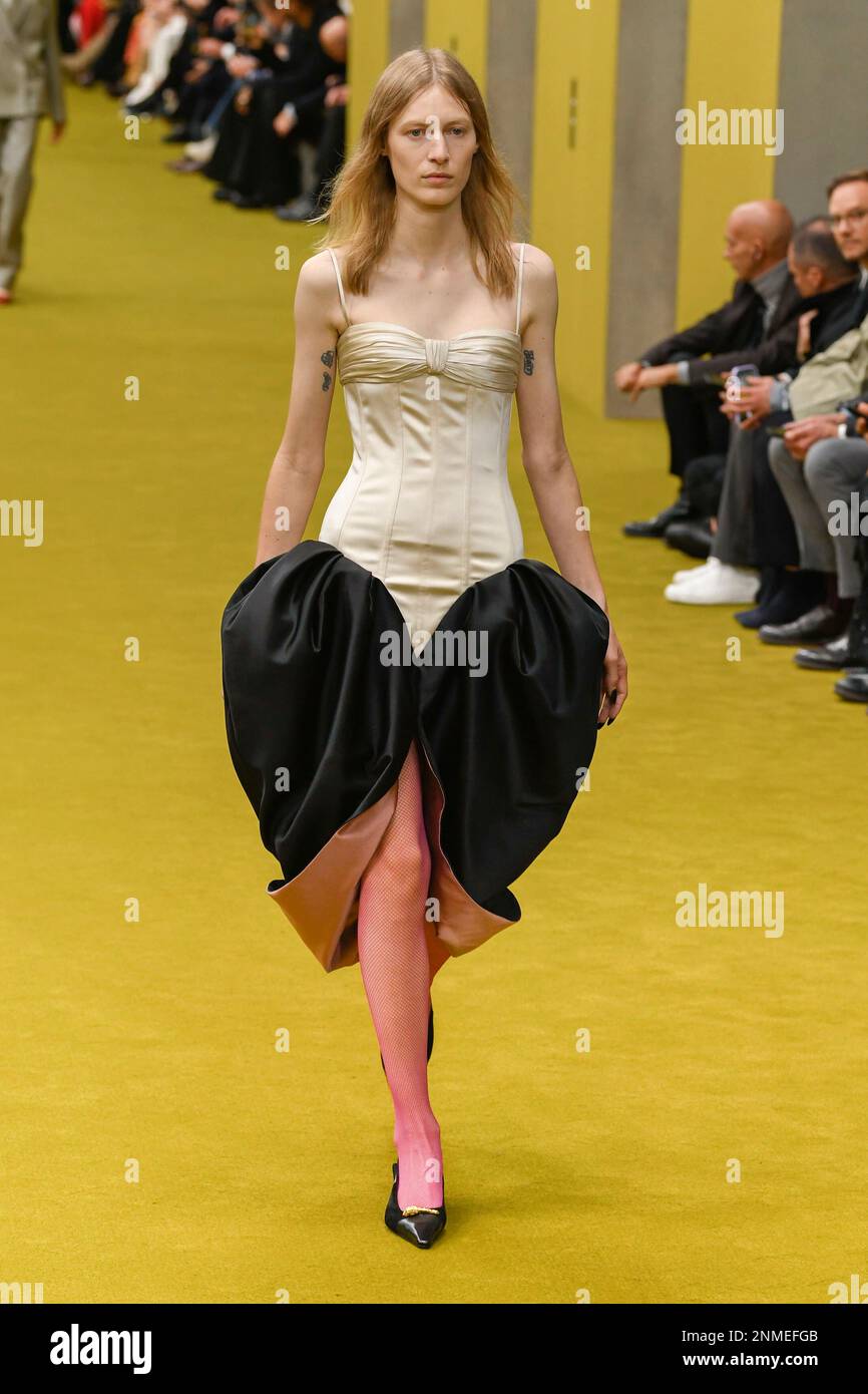 Milano, Italia. 24th Feb, 2023. GUCCI Autunno-Inverno 2023-2024 durante la settimana della Moda di Milano il 2023 febbraio - Milano; Italia 24/02/2023 Credit: dpa/Alamy Live News Foto Stock