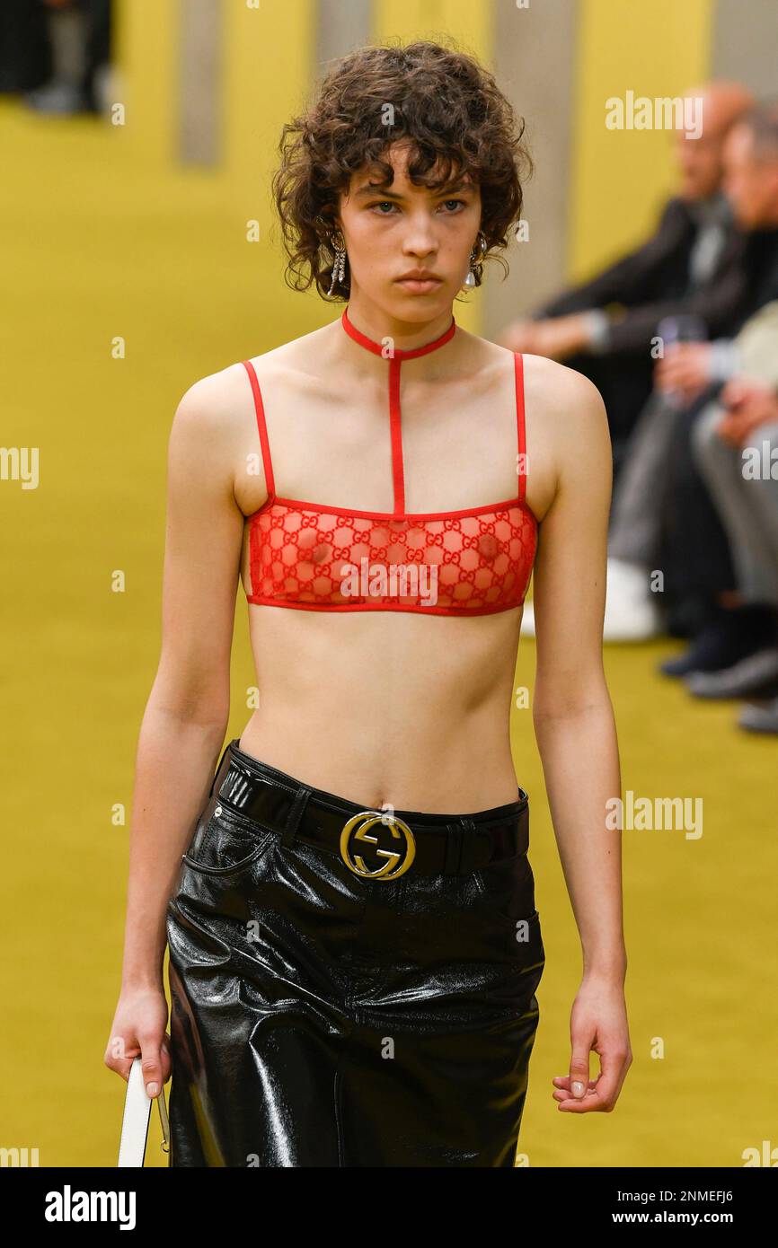 Milano, Italia. 24th Feb, 2023. GUCCI Autunno-Inverno 2023-2024 durante la settimana della Moda di Milano il 2023 febbraio - Milano; Italia 24/02/2023 Credit: dpa/Alamy Live News Foto Stock