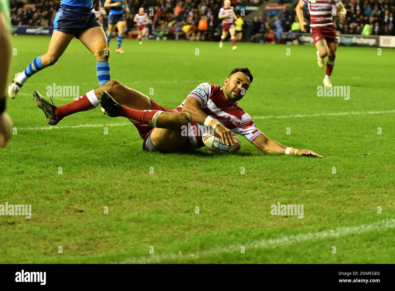 DW Stadium, Wigan, Inghilterra. 24th febbraio 2023. Betfred Super League, Wigan Warriors v Wakefield Trinity; Betfred Super League match tra Wigan Warriors e Wakefield Trinity, Credit: Mark Percy/Alamy Live News Foto Stock