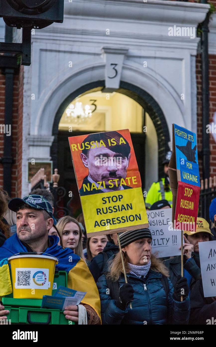 'La Russia è uno Stato nazista, fermare l'aggressione russa', 'heartbroken ma unbroken', evento commemorativo che segna l'anniversario dell'invasione russa di Ukrai Foto Stock