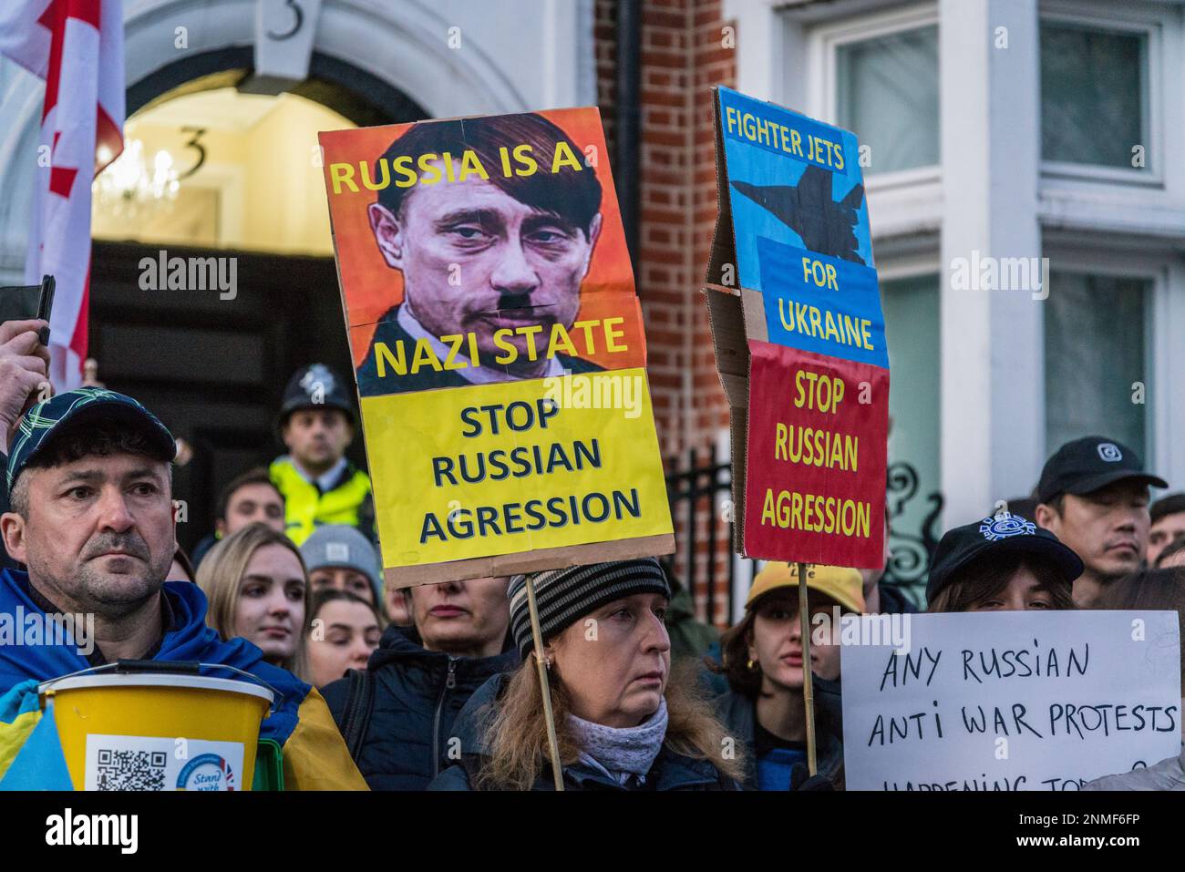 'La Russia è uno Stato nazista, fermare l'aggressione russa', 'heartbroken ma unbroken', evento commemorativo che segna l'anniversario dell'invasione russa di Ukrai Foto Stock