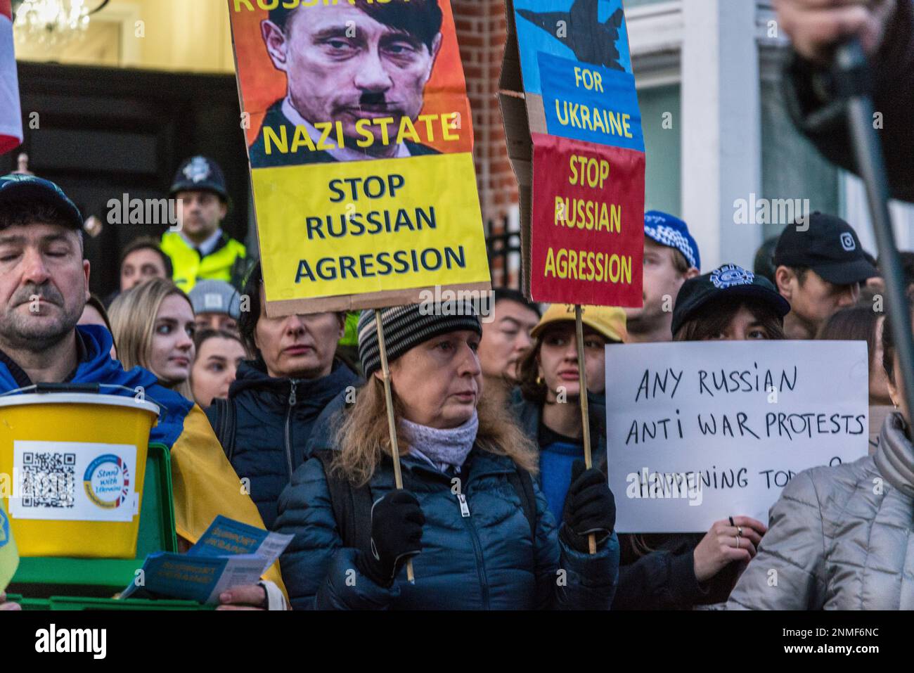 'La Russia è uno Stato nazista, fermare l'aggressione russa', 'heartbroken ma unbroken', evento commemorativo che segna l'anniversario dell'invasione russa di Ukrai Foto Stock