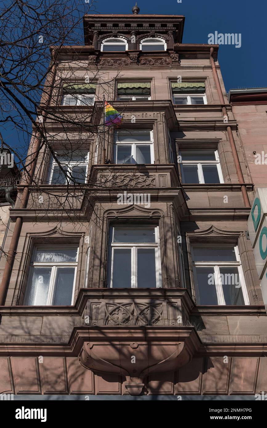 Coro storico a più piani in un edificio residenziale e commerciale, Ludwigstr. 62, Norimberga, Franconia media, Baviera, Germania Foto Stock