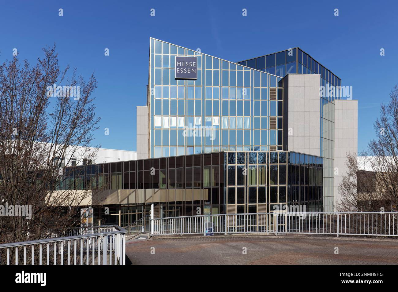 Centro esposizioni e congressi, ingresso sud e edificio amministrativo Messegesellschaft, Essen, Renania settentrionale-Vestfalia, Germania Foto Stock