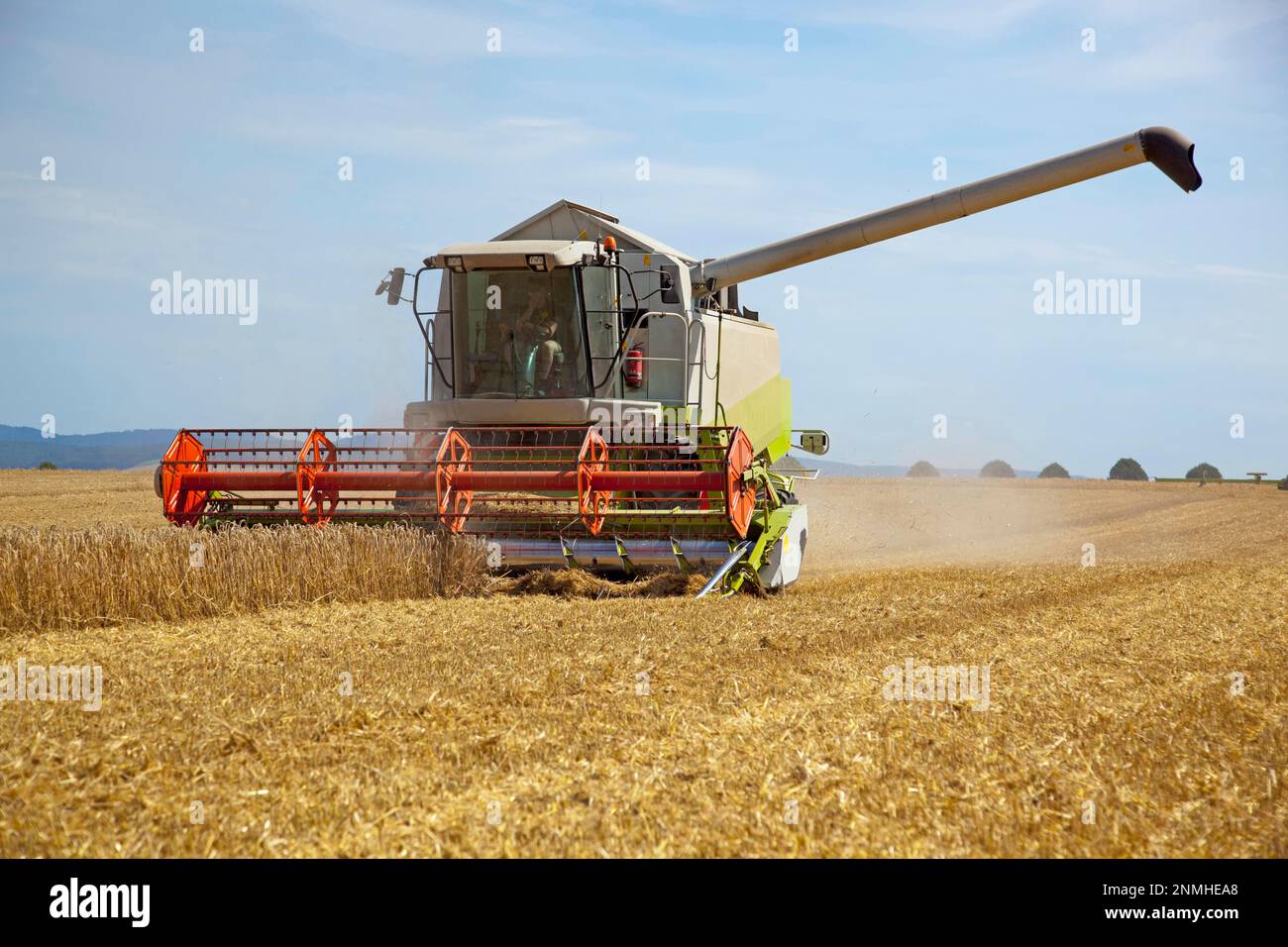 Mietitrebbia in funzione di mietitura Foto Stock