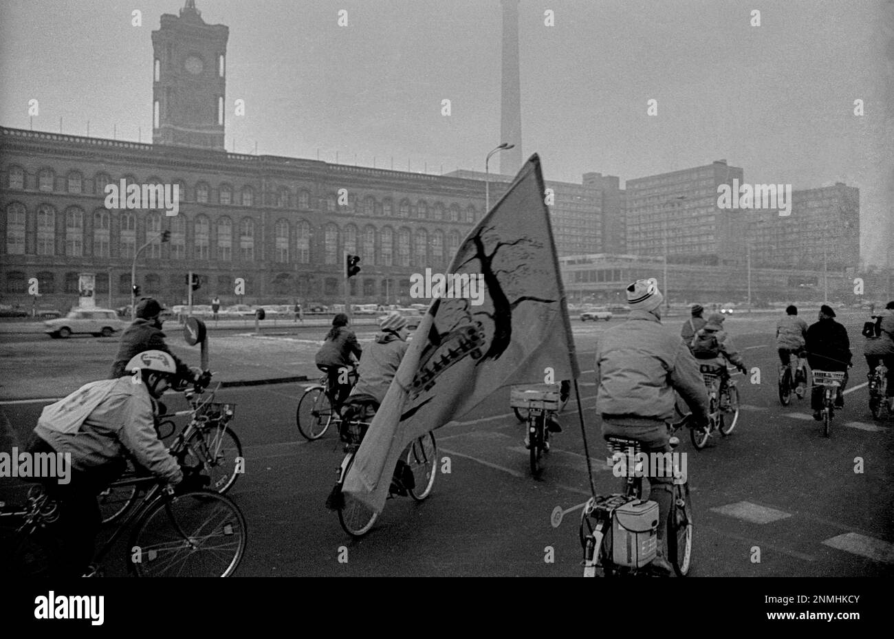 GDR, Berlino, 7,1.1990, 1st manifestazione in bicicletta a Berlino Est, presso il Municipio Rosso Foto Stock