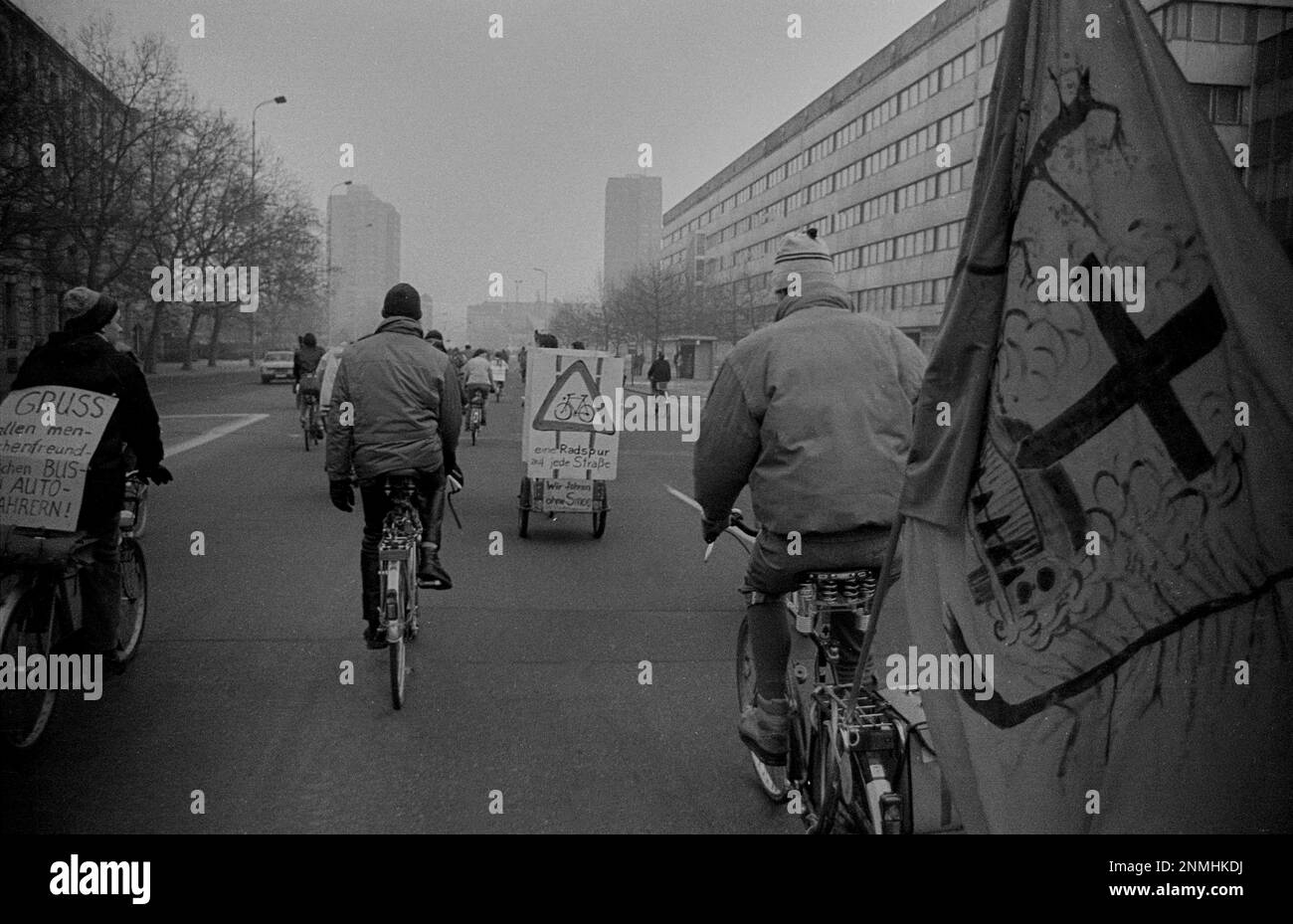 GDR, Berlino, 7,1.1990, 1st manifestazione in bicicletta a Berlino Est, pista ciclabile su ogni strada Foto Stock