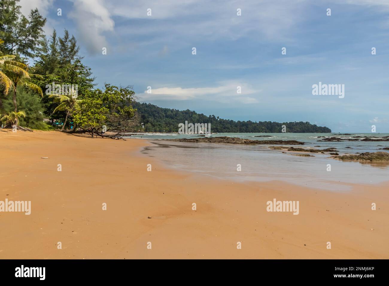 Spiaggia di Nang Thong, Khao Lak, Phang Nga, Thailandia Foto Stock