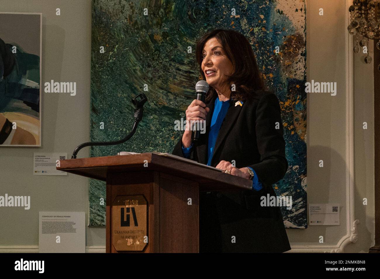 Il governatore Kathy Hochul parla all'Unbreakable Spirit: Commemorando 1 anno di resistenza e resilienza Ucraina all'Ukrainian Institute of America a New York il 24 febbraio 2023 Foto Stock