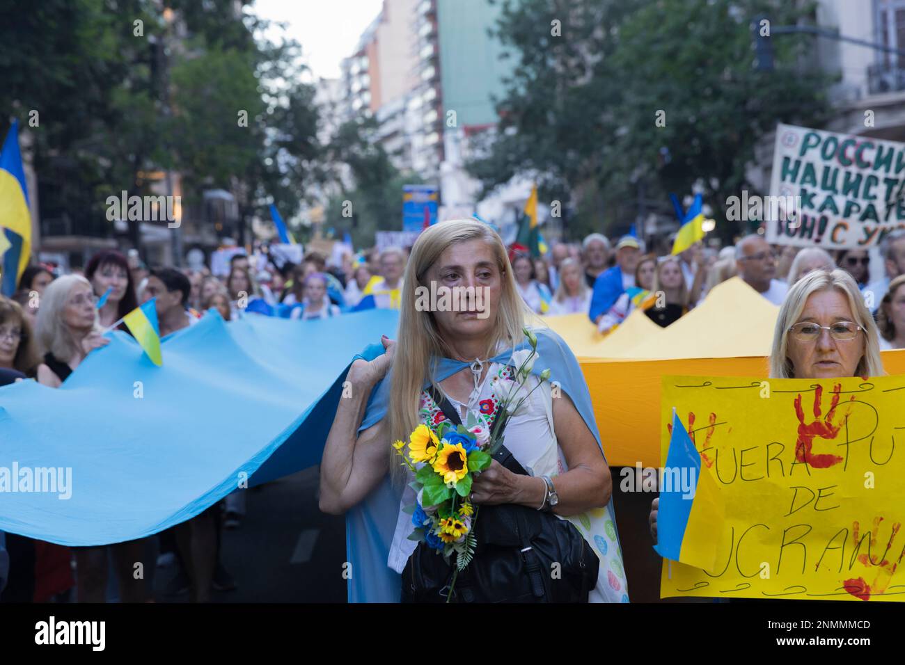 Buenos Aires, Argentina, 24th febbraio, 2023. I cittadini ucraini in Argentina hanno fatto una mobilitazione all'ambasciata russa, ​​one anno dopo l'invasione russa dell'Ucraina. (Credit: Esteban Osorio/Alamy Live News) Foto Stock