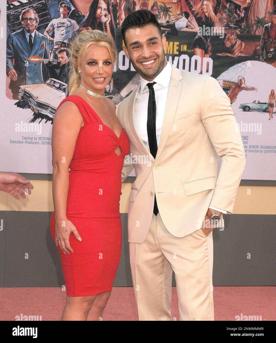 Photo by: Galaxy/STAR MAX/IPx 2021 9/12/21 Britney Spears and Sam Asghari are engaged. STAR MAX File Photo: 7/22/19 Britney Spears and Sam Asghari at the premiere of 'Once Upon A Time In Hollywood' in Los Angeles CA. Foto Stock