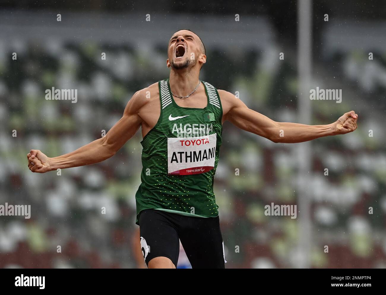Algeria's ATHMANI Skander Djamil reacts after winning the Men's 400m - T13 Final at the Summer Paralympic Games in Tokyo on Sep. 2, 2021. ( The Yomiuri Shimbun via AP Images ) Foto Stock