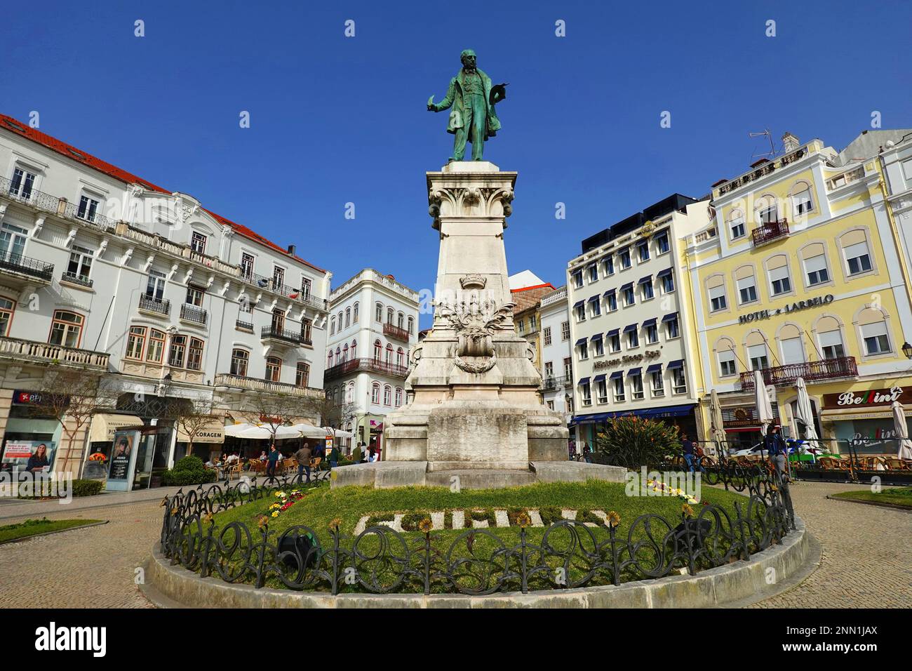 Statua di Joaquim António Aguiar presso il Largo da Portagem Square nel centro cittadino di Coimbra, Portogallo Foto Stock