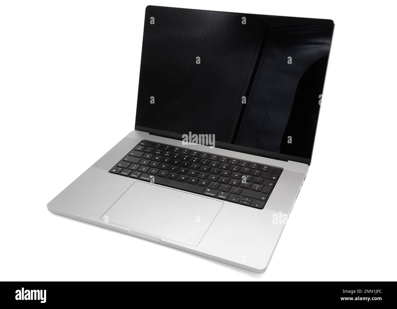 MacBook Pro da 16 pollici ritagliato isolato su sfondo bianco Foto Stock