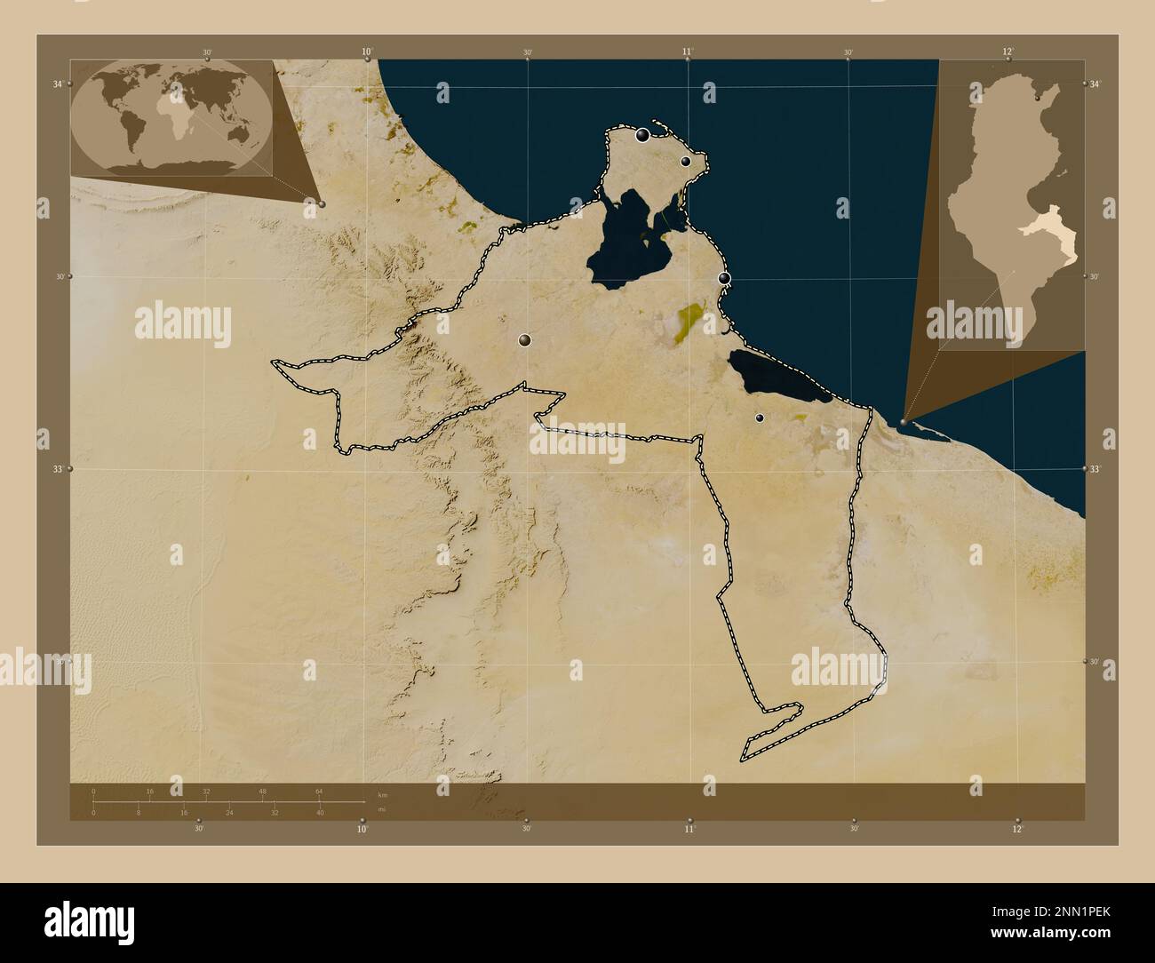 Medenine, governatorato della Tunisia. Mappa satellitare a bassa risoluzione. Posizioni delle principali città della regione. Mappe delle posizioni ausiliarie degli angoli Foto Stock