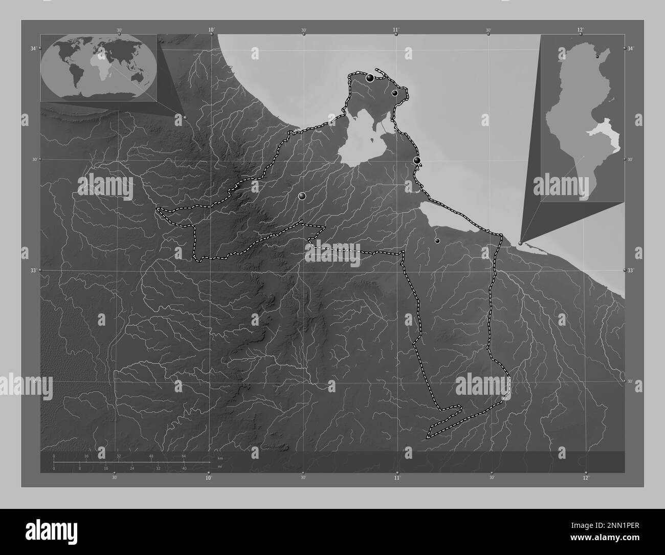 Medenine, governatorato della Tunisia. Mappa in scala di grigi con laghi e fiumi. Posizioni delle principali città della regione. Posizione ausiliaria angolo ma Foto Stock