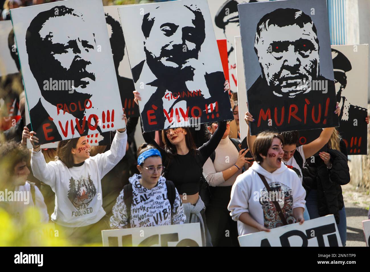Gli studenti dimostrano contro la mafia durante la marcia Bagheria-Casteldaccia. Foto Stock