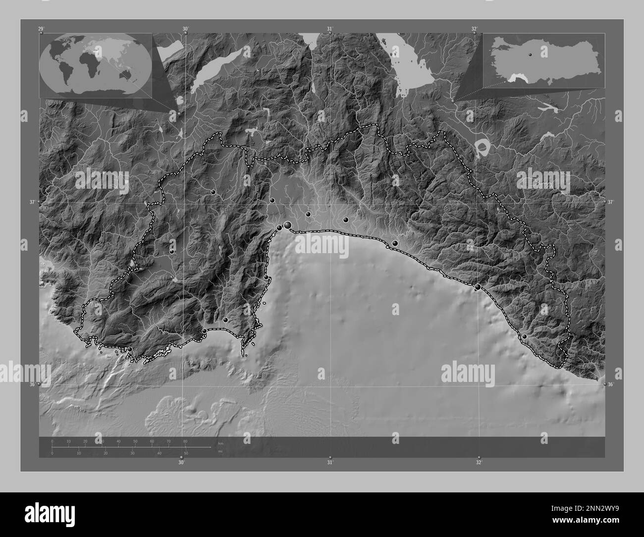 Antalya, provincia di Turkiye. Mappa in scala di grigi con laghi e fiumi. Posizioni delle principali città della regione. Mappe delle posizioni ausiliarie degli angoli Foto Stock