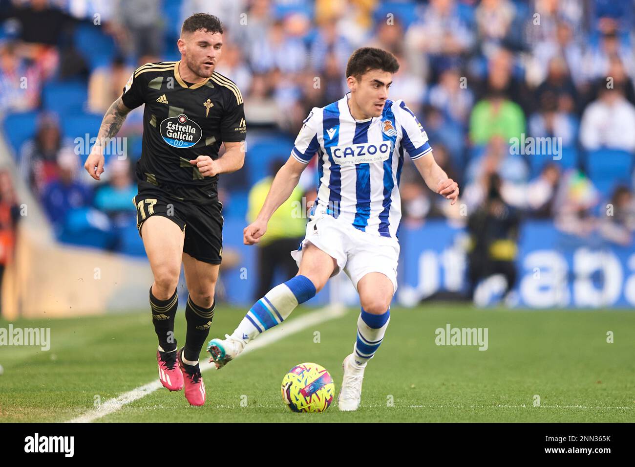 Ander Barrenetxea di Real Sociedad e Javi Galan di RC Celta in azione durante la partita la Liga Santander tra Real Sociedad e RC Celta CF a Re Foto Stock