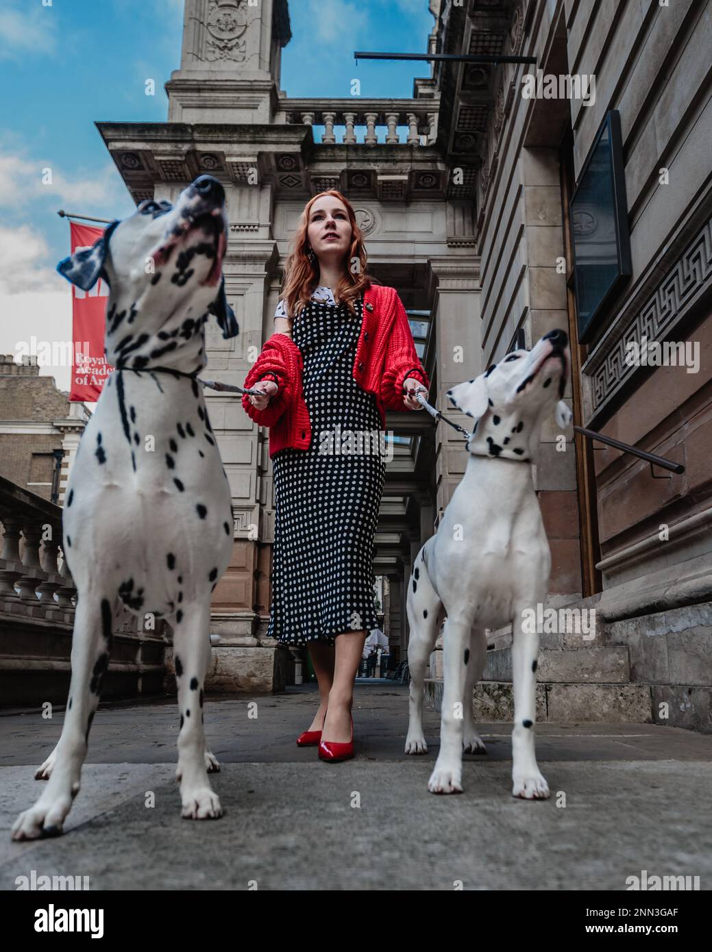 In posa con due danze al LFW: La "London Holiday" di Edeline Lee intorno a Mayfair. Foto Stock