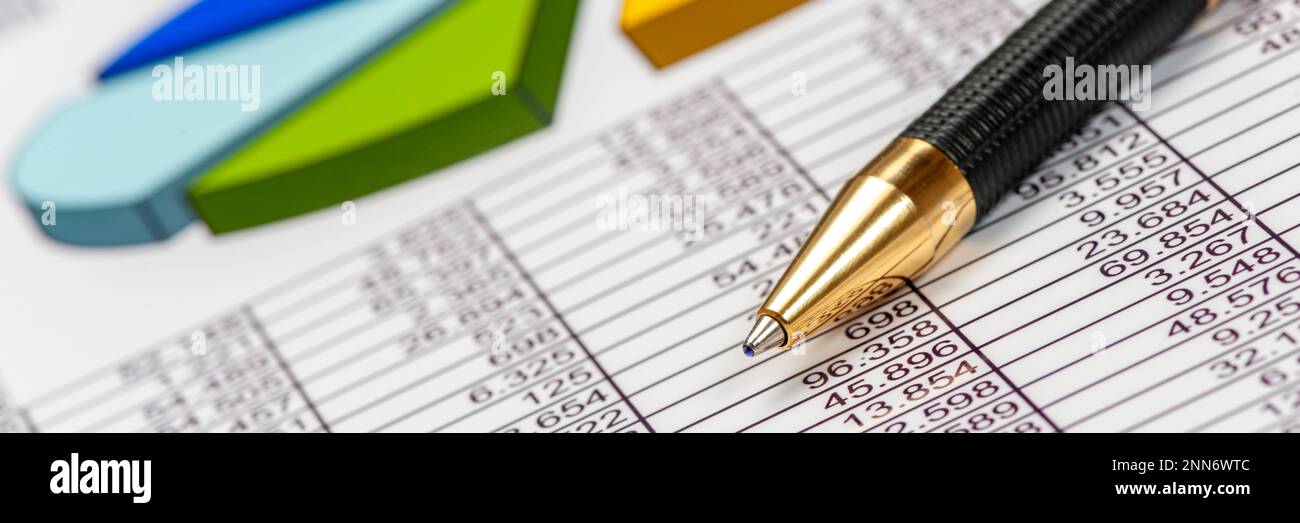 business, finanza ed economia con grafico finanziario Foto Stock