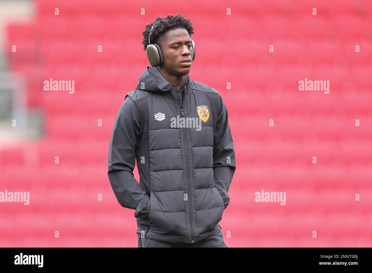 Bristol, Regno Unito. 25th Feb, 2023. Malcolm Ebiowei #10 di Hull City arriva davanti alla partita del Campionato Sky Bet Bristol City vs Hull City ad Ashton Gate, Bristol, Regno Unito, 25th febbraio 2023 (Foto di Gareth Evans/News Images) a Bristol, Regno Unito, il 2/25/2023. (Foto di Gareth Evans/News Images/Sipa USA) Credit: Sipa USA/Alamy Live News Foto Stock