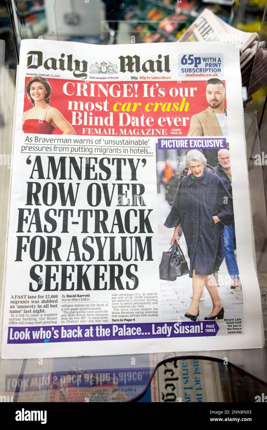 'Amnesty' Row Over Fast-Track for Asylum Seekers' Daily Mail giornale prima pagina migranti articolo 23 febbraio 2023 Londra UK Foto Stock