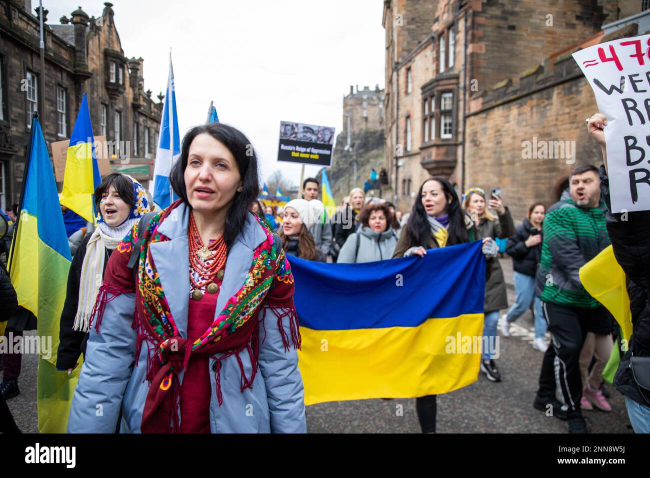 marzo ucraino Edimburgo segna un anno dallo scoppio della guerra Foto Stock