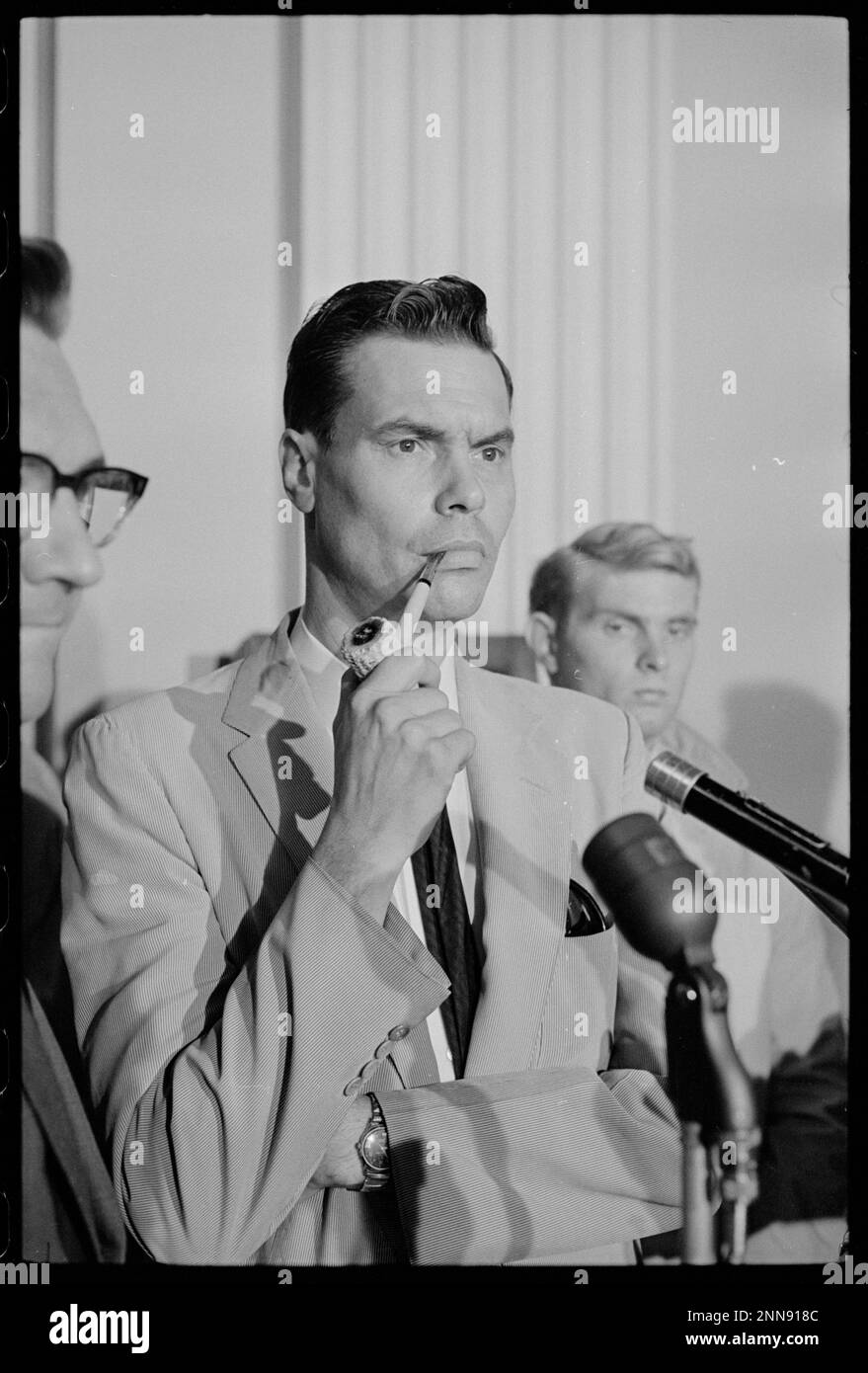 Il leader neo-nazista George Lincoln Rockwell, in un'audizione della House un-American Activities Committee, Washington, DC, 9/13/1963. (Foto di Warren K Leffler/US News and World Report Collection Foto Stock