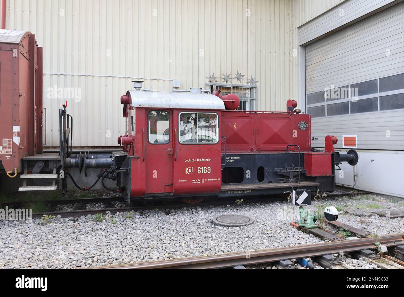 Piccola locomotiva di shunting nella stazione di Weissach Foto Stock