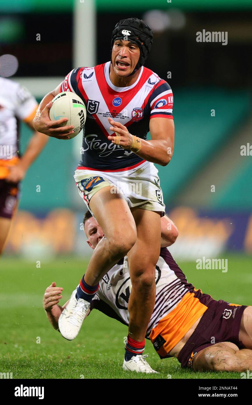 SYDNEY, AUSTRALIA - MAY 22: Joseph Suaalii of the Roosters attacks during the round eleven NRL match between the Sydney Roosters and Brisbane Broncos at The Sydney Cricket Ground on May 22, 2021 in Sydney, Australia. (Photo by Speed Media/Icon Sportswire) (Icon Sportswire via AP Images) Foto Stock