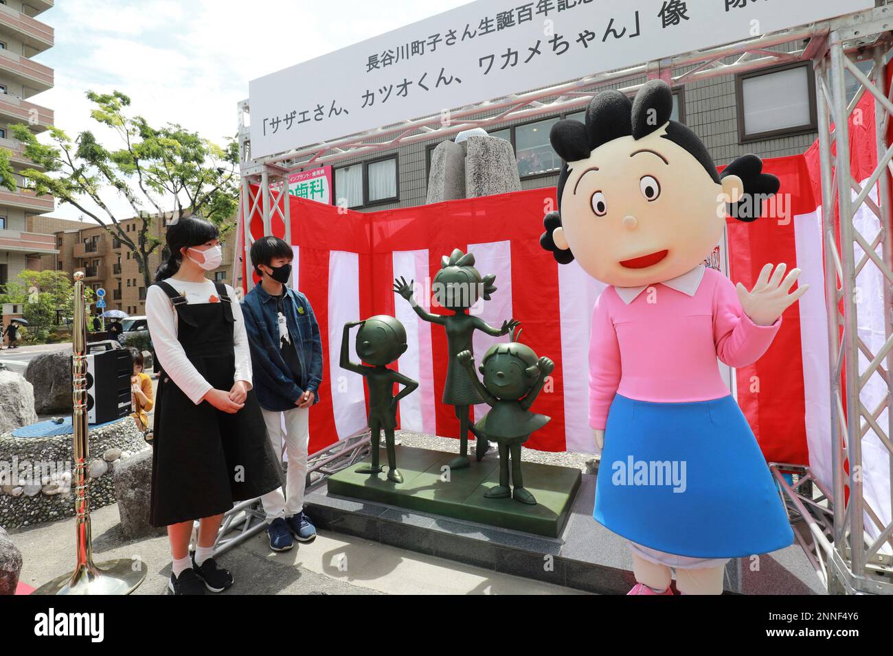 Bronze statues of Sazaesan (C), Katsuokun (L), and Wakamechan (R