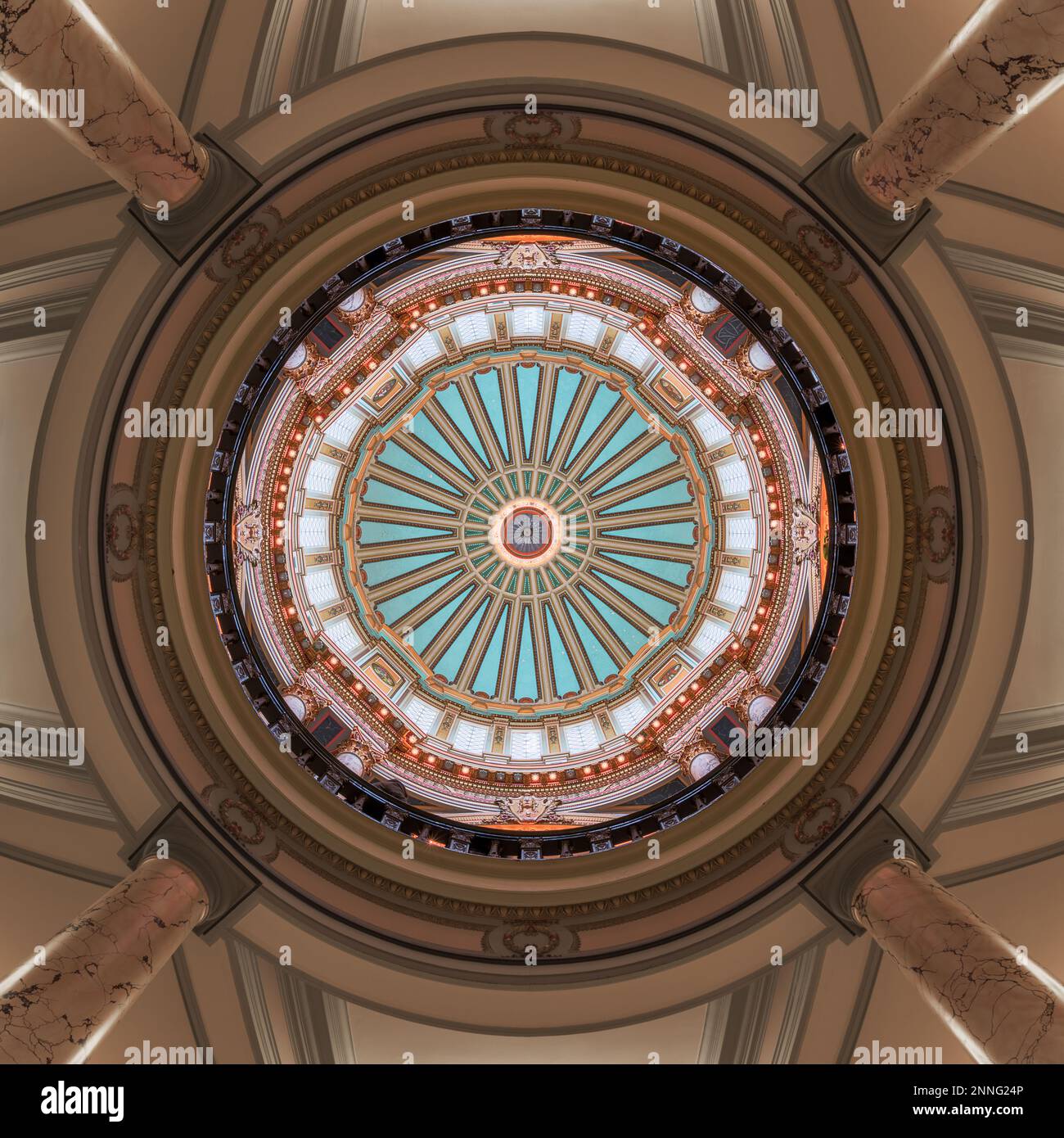 Cupola interna dal piano rotunda dell'edificio del Mississippi state Capitol al 400 di High Street a Jackson, Mississippi Foto Stock