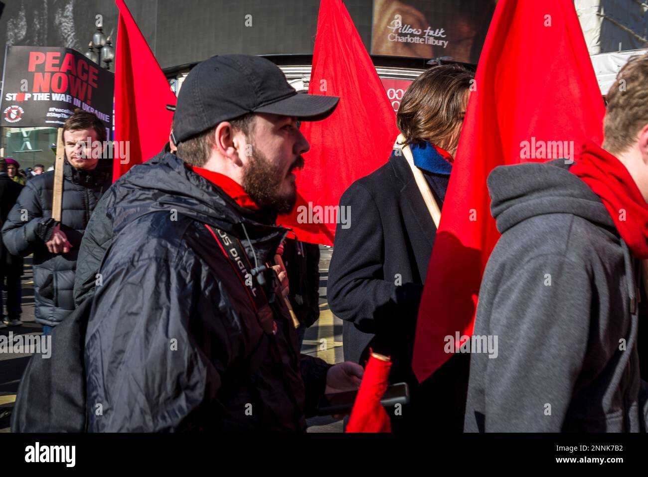 Comunisti, Campagna per il disarmo nucleare (CND) e dimostrazione della coalizione Stop the War che chiede la fine della guerra in Ucraina, Piccadilly Circus, , Foto Stock