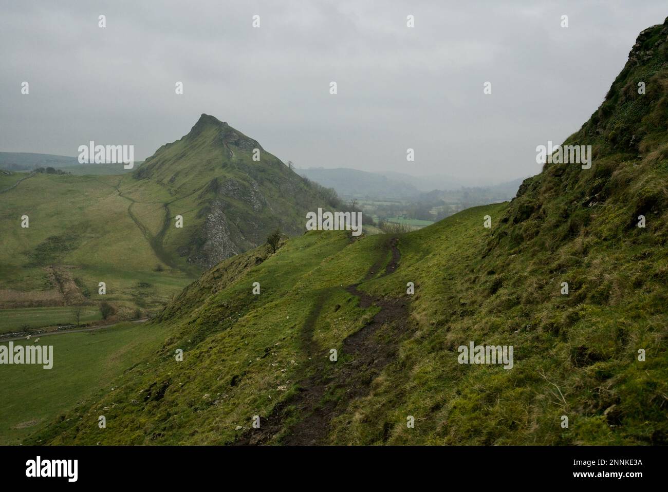 Parkhouse Hill e Chrome Hill, Peak District National Park, Derbyshire, Inghilterra, Regno Unito. Staffordshire Moorlands.(Dragons Back Ridge) Foto Stock