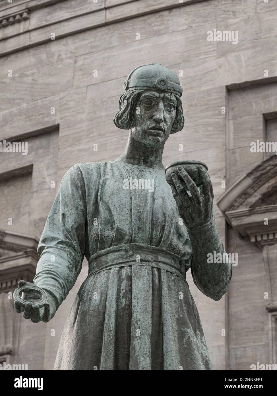 Statua in bronzo del re danese Canuto IV di fronte alla Chiesa di marmo di Copenaghen, 18 febbraio 2023 Foto Stock