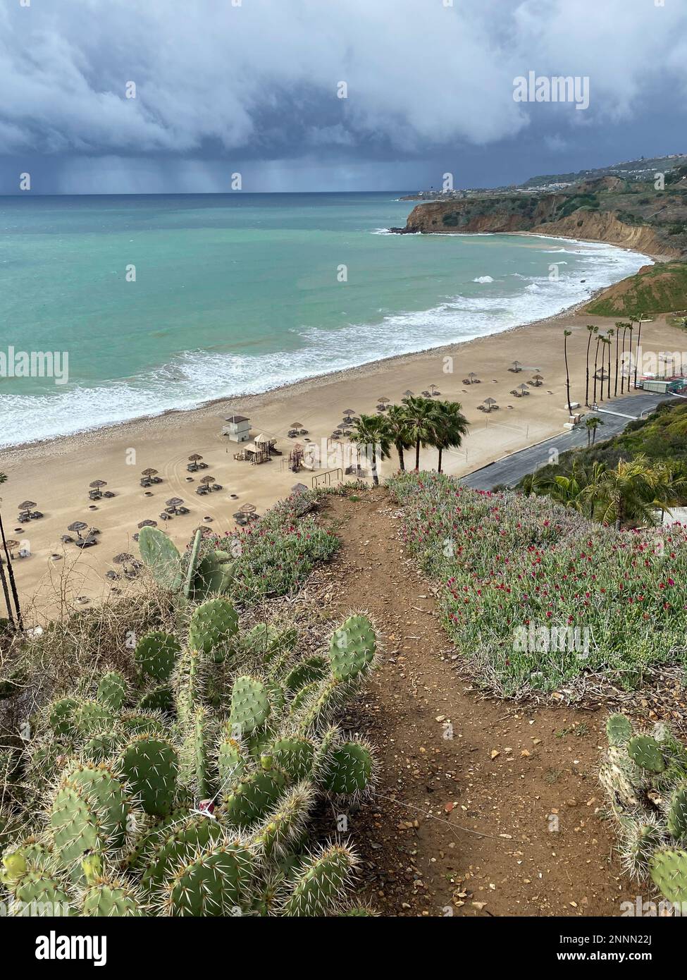 Nuvole di tempesta sopra l'Oceano Pacifico, visto dalle scogliere di Rancho Palos Verdes, sulla penisola di Palos Verdes nella contea di Los Angeles, California Foto Stock