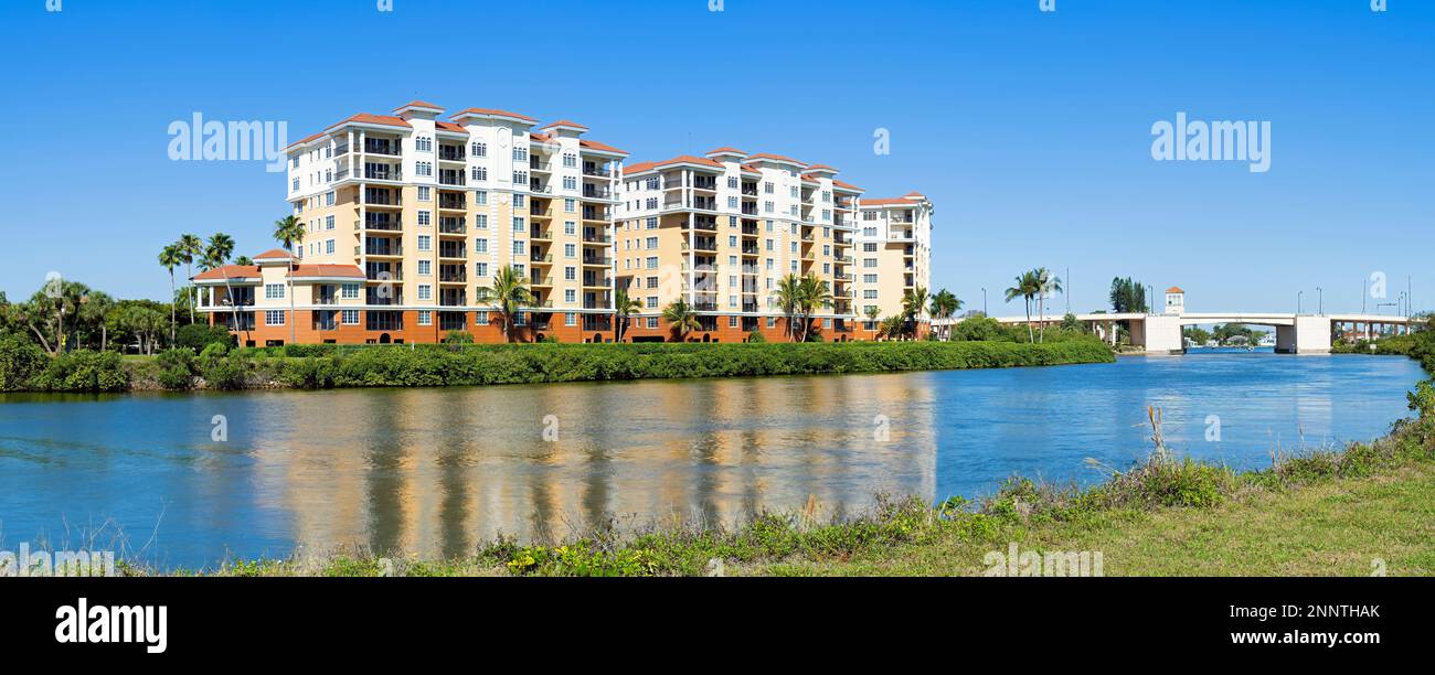 Appartamenti, Waterfront sull'Isola di Venezia, Intercoastal Waterway, Venezia, Florida, Stati Uniti Foto Stock