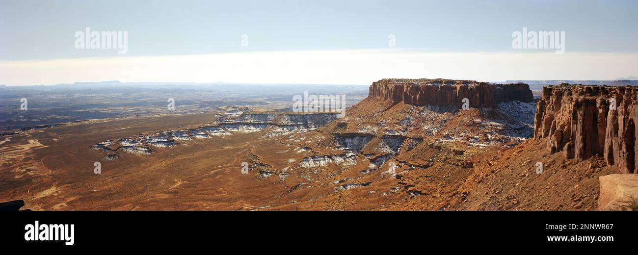 Paesaggio con formazioni di butte nel deserto, Canyonlands National Park, Utah, USA Foto Stock