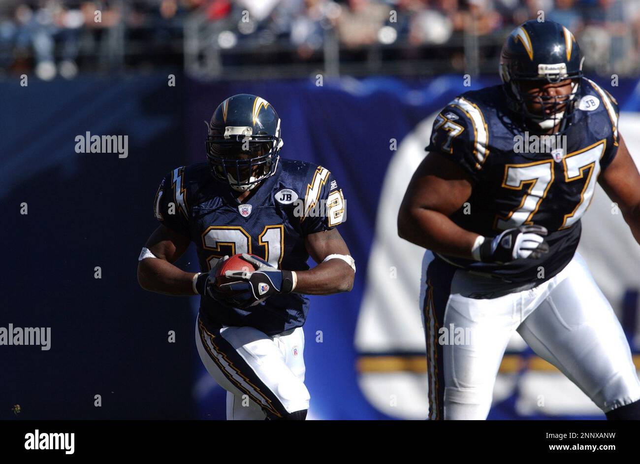 30 NOV 2003: San Diego Chargers LaDainian Tomlinson during a game against the Kansas City Chiefs at the Qualcomm Stadium Sunday November 9, 2003, in San Diego, CA. (Icon Sportswire via AP Images) Foto Stock