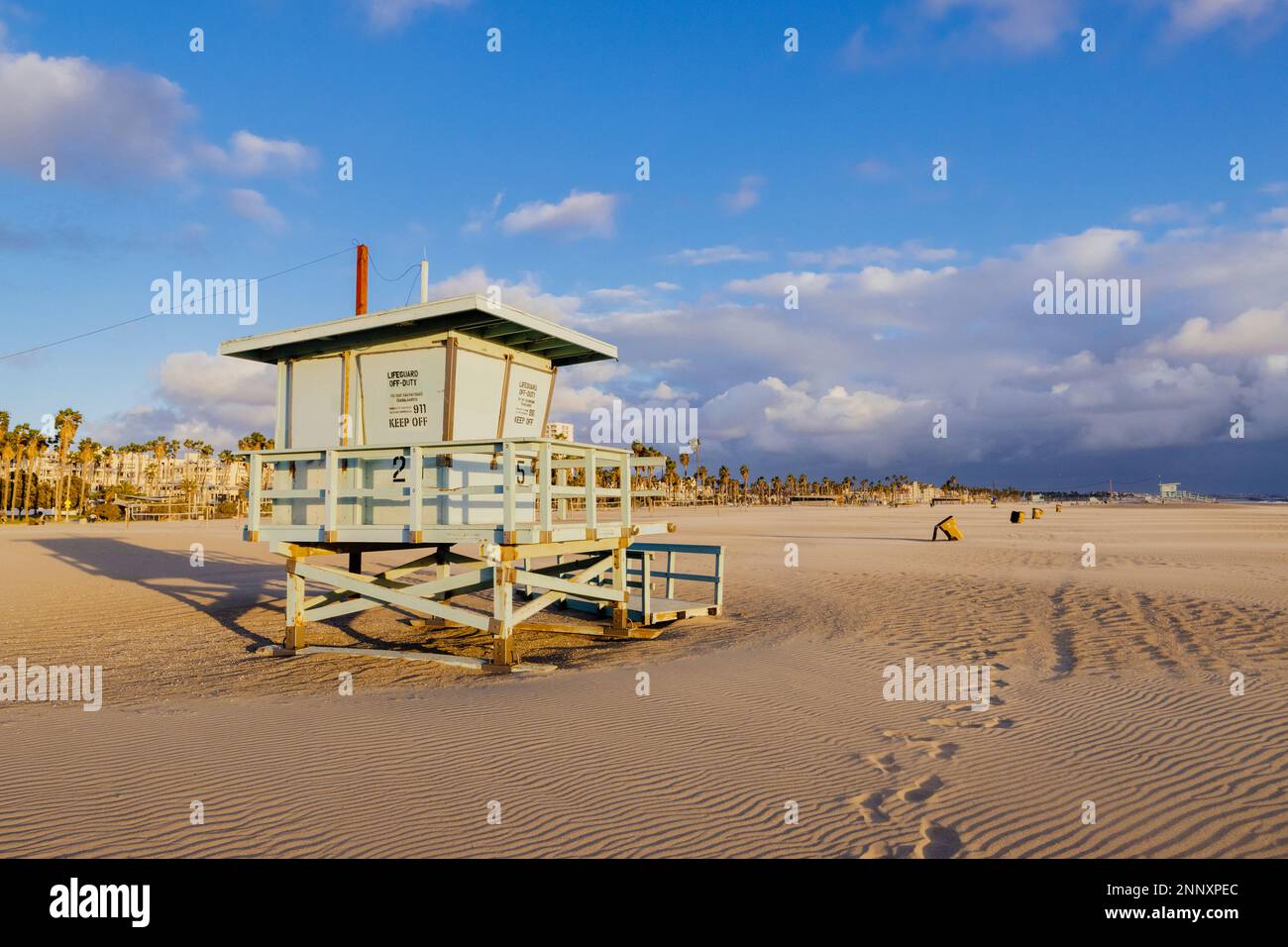 Rifugio bagnino a Zuma Beach, Malibu, California, Stati Uniti Foto Stock