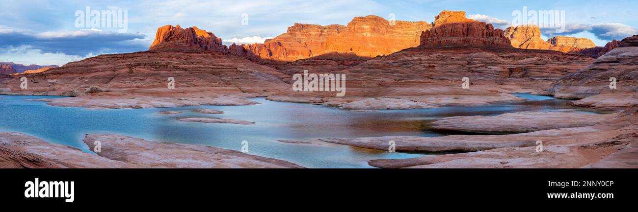 Paesaggio con deserto, Mountain Sheep Canyon, Lake Powell, Glen Canyon National Recreation Area, Utah/Arizona, USA Foto Stock