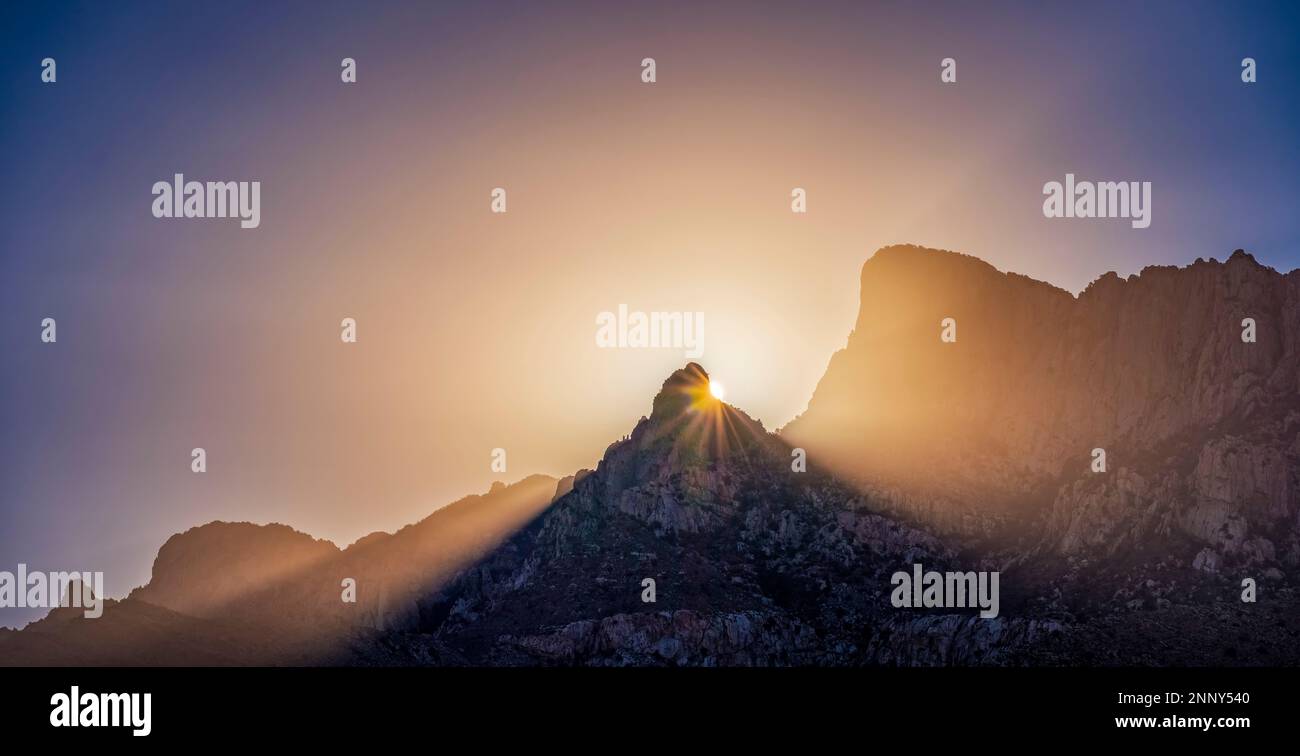 Montagne al tramonto, Santa Catalina Mountains, Pusch Ridge Wilderness, Coronado National Forest, Arizona, STATI UNITI Foto Stock