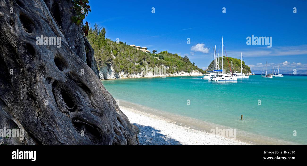 Barche a vela a Lakka Bay, Paxos, Isole IONIE, Grecia Foto Stock