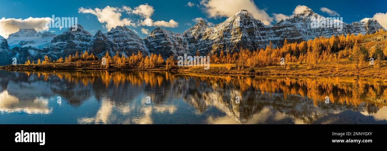 Lago di Minnestima e Valle dei dieci picchi in autunno, Alberta, Canada Foto Stock