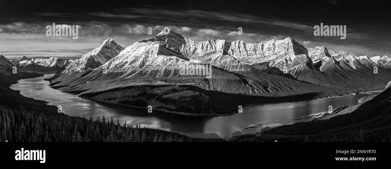 Lago Spray, Mt. Nestor, e Goat Mountain, Canmore, Alberta, Canada Foto Stock